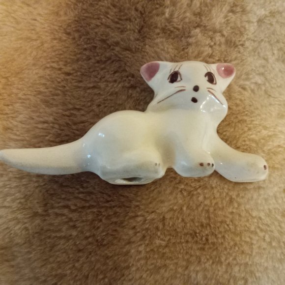 Vintage Set of Four Ceramic Cat Figurines 1940-1950 Era White with Pink Bows - Picture 5 of 9